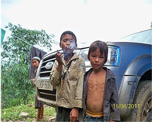 Trẻ em vùng Hà Giang hút thuốc, trẻ em là đối tượng cần được quan tâm trong chiến dịch phòng chống tác hại của thuốc lá.