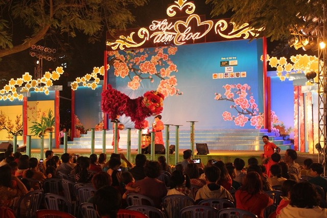 Biểu diễn Lân - Sư - Rồng tại lễ hội là hoạt động thu hút đông đảo người dân