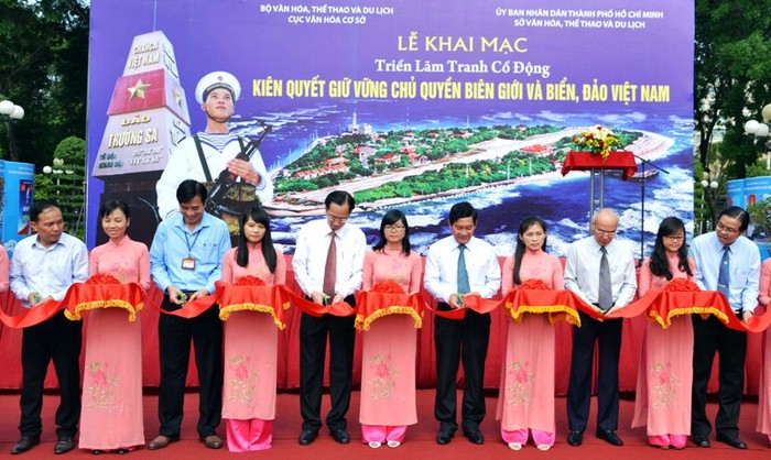 Khai mạc triển lãm 60 tranh cổ động chủ đề “Kiên quyết giữ vững chủ quyền biên giới và biển đảo Việt Nam”