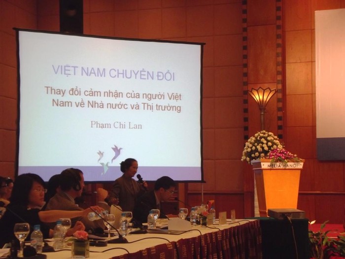 Chuyên gia kinh tế Phạm Chi Lan trình bày báo cáo tại hội thảo (Ảnh: Đào Lâm)