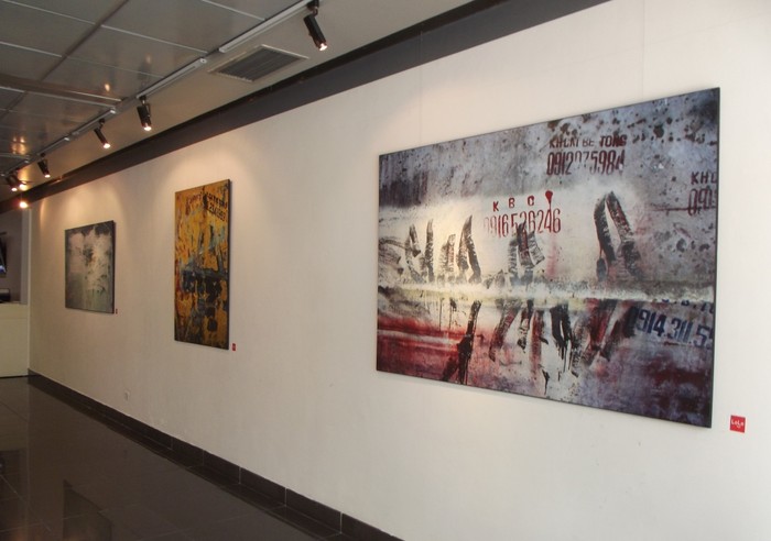 Triển lãm mới nhất của Lolo Zazar mang tên "Lời của tường" khai mạc vào đầu tháng 5/2012