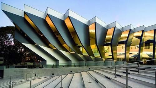 Tòa nhà biểu tượng của Đại học Quốc gia Australia (Ảnh: Topuniveristies)