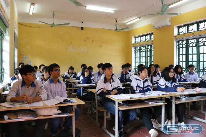 Tiến sĩ Hoàng Ngọc Vinh cho rằng, tự chủ tại các trường trung học phổ thông nhằm nâng cao chất lượng giáo dục, cải thiện cơ hội học tập có chất lượng cho học sinh (Ảnh minh họa: Phạm Minh)