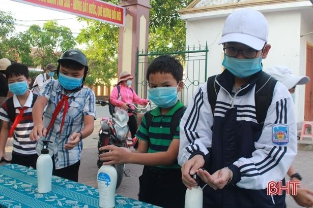 Các trường học trên địa bàn tỉnh Hà Tĩnh siết chặt công tác phòng chống dịch (Ảnh: Báo Hà Tĩnh)