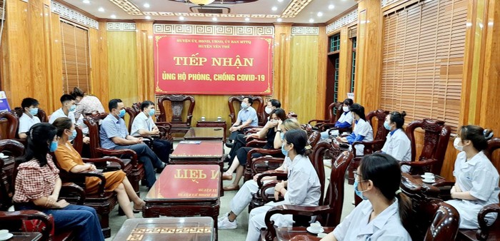 Sinh viên Trường Đại học Y – Dược (Đại học Thái Nguyên) đến hỗ trợ chống dịch tại huyện Yên Thế, tỉnh Bắc Giang. (Ảnh: Nhà trường cung cấp)