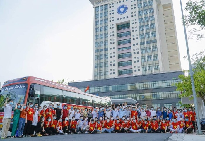 12 bác sĩ và 60 sinh viên của Đại học Y Dược Thái Bình đến với Bắc Giang trong ngày 1/6. (Ảnh: Nhà trường cung cấp)
