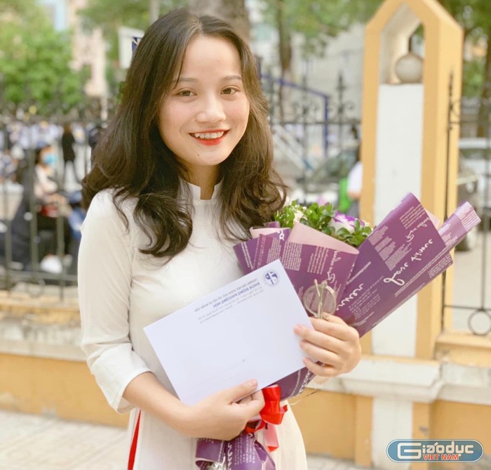 Lô Thị Yến là thủ khoa đầu vào ngành Đông phương học, Trường Đại học Khoa học Xã hội và Nhân văn, Đại học Quốc gia Hà Nội, 28,5 điểm khối C. (Ảnh NVCC)