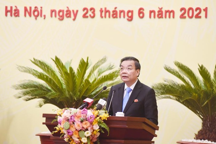 Chủ tịch Ủy ban Nhân dân thành phố Hà Nội Chu Ngọc Anh phát biểu tại kỳ họp.