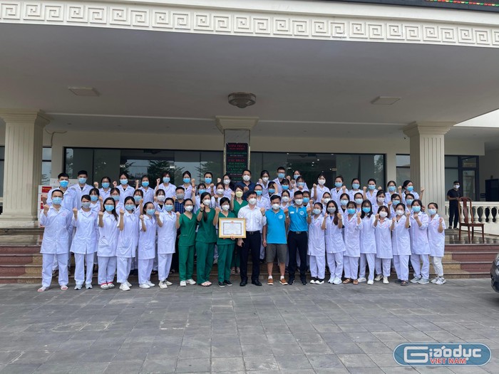 Đoàn tình nguyện Trường Đại học Y Dược Hải Phòng chống dịch Covid-19 tại Bắc Giang. (Ảnh:NVCC)
