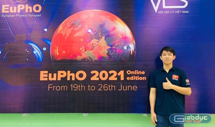 Trần Dương Chính, học sinh lớp 12, Trường Trung học Phổ thông chuyên Hùng Vương (tỉnh Phú Thọ) đã giành được Huy chương Vàng kỳ thi Olympic Vật lý châu Âu 2021. (Ảnh NVCC)
