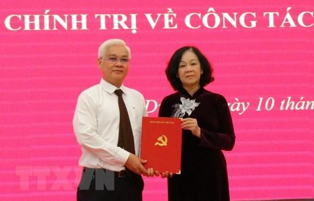 Trưởng Ban Tổ chức Trung ương Trương Thị Mai trao Quyết định của Bộ Chính trị điều động, chỉ định ông Nguyễn Văn Lợi giữ chức Bí thư Tỉnh ủy Bình Dương nhiệm kỳ 2020-2025.