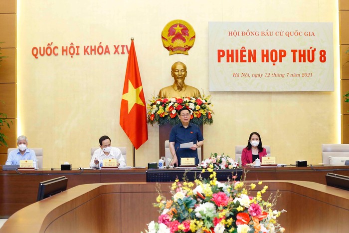 Chủ tịch Quốc hội Vương Đình Huệ phát biểu tại phiên họp.