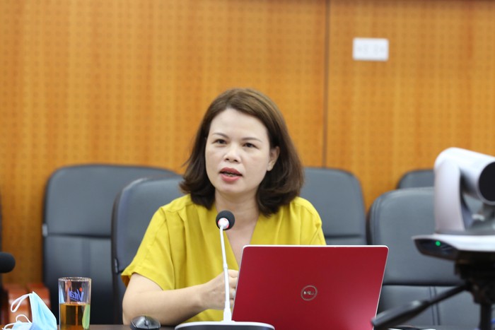 Phó Giáo sư, Tiến sĩ Phạm Thị Tuyết - Phó Giám đốc Trung tâm đào tạo bồi dưỡng Học viện Ngân hàng trong buổi thảo luận tại Hội thảo.