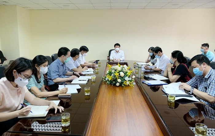 đoàn công tác của Bộ Y tế làm việc tại Trung tâm Kiểm soát bệnh tật thành phố Hà Nội (CDC Hà Nội).