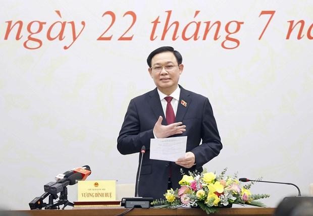 Chủ tịch Quốc hội Vương Đình Huệ trả lời các câu hỏi của phóng viên báo chí.