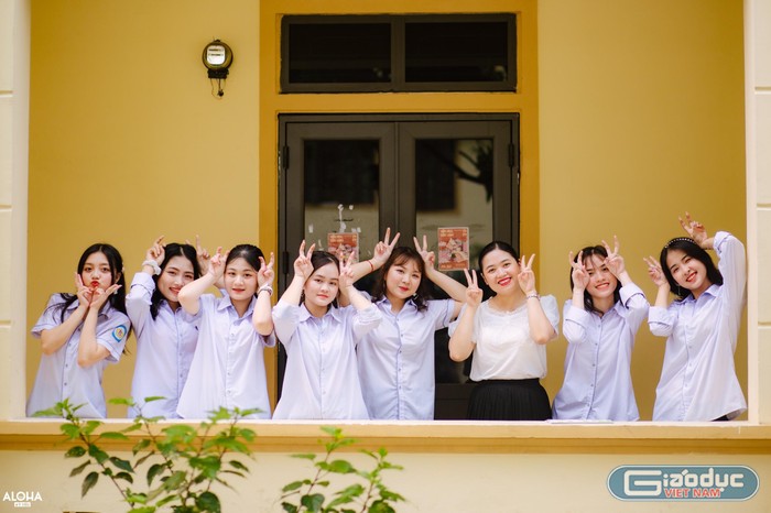 Với nữ thủ khoa khối C, Trường Trung học phổ thông chuyên Phan Bội Châu luôn lưu giữ những kỷ niệm đẹp, các thầy cô luôn truyền cảm hứng học tập cho học sinh. (Ảnh: NVCC)
