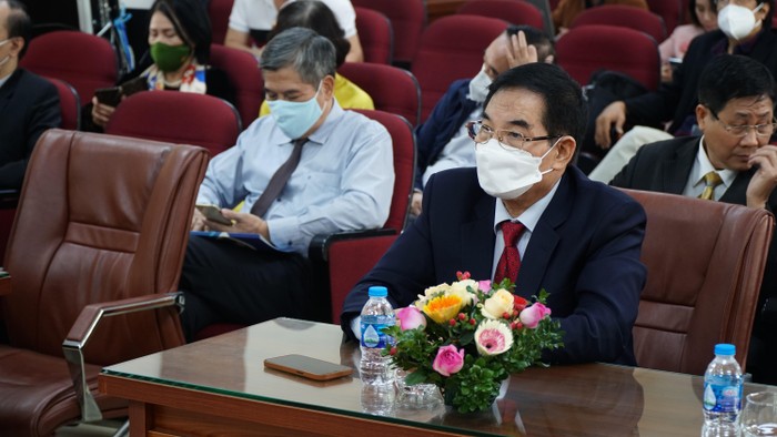 Tiến sĩ Nguyễn Văn Ngữ - Bí thư Đảng ủy, Chủ tịch Hội đồng trường Đại học Hòa Bình tham dự Lễ Khai giảng.