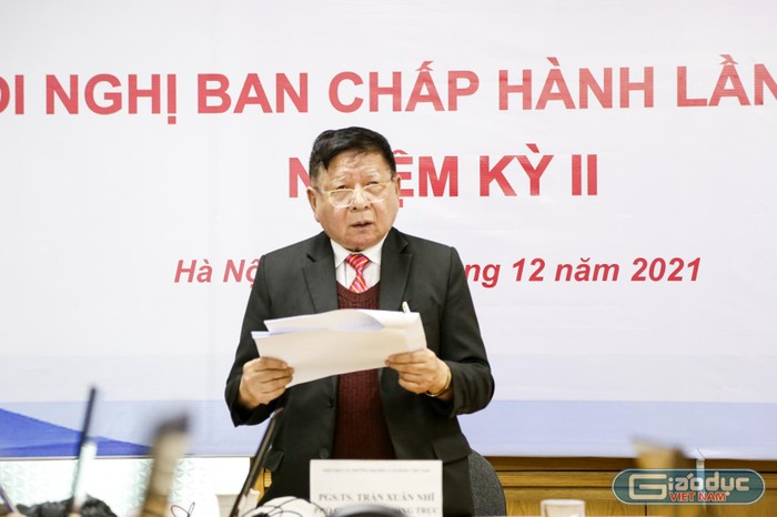 Phó Giáo sư Trần Xuân Nhĩ đã có báo cáo Dự kiến chương trình công tác của Hiệp hội năm 2022. (Ảnh: Ngọc Ánh)