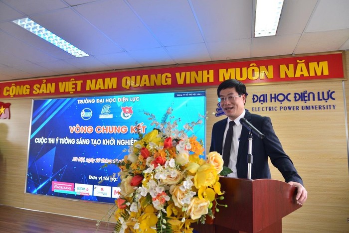 Tiến sĩ Nguyễn Lê Cường – Phó Hiệu trưởng Trường Đại học Điện lực - Trưởng Ban giám khảo phát biểu khai mạc chung kết cuộc thi.