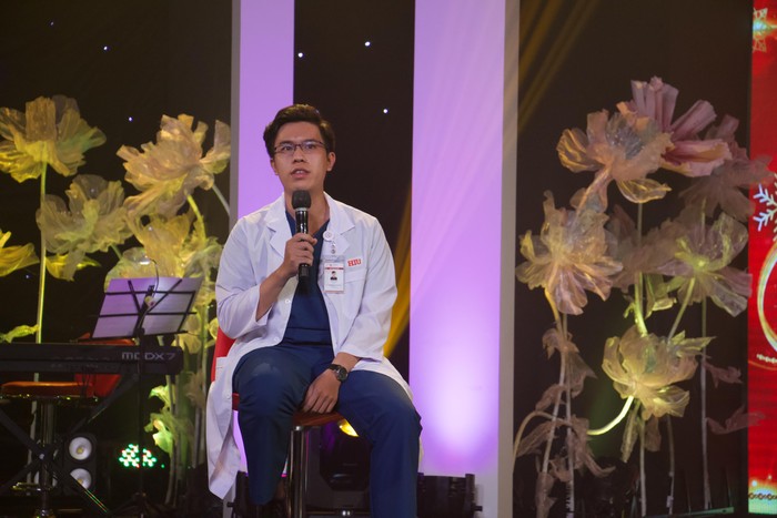 Bác sĩ Võ Nhật Nam - Giảng viên Trường Đại học Quốc tế Hồng Bàng đã chia sẻ những kỷ niệm khi chăm sóc bệnh nhân F0 tại bệnh viện.
