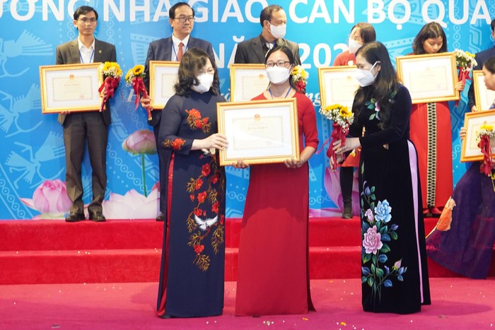 Cô Đỗ Thị Xuân vinh dự là một trong những nhà giáo tiêu biểu toàn quốc được Bộ Giáo dục và Đào tạo vinh danh năm 2021. (Ảnh: NVCC)