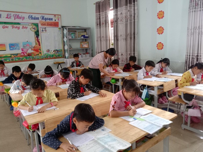 Cô Đỗ Thị Xuân gần 20 gắn bó với học sinh vùng cao. (Ảnh: NVCC)