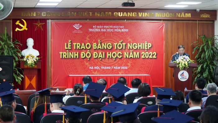 Trường Đại học Hòa Bình tổ chức lễ trao bằng tốt nghiệp trình độ đại học năm 2022. Ảnh: Nguyễn Long