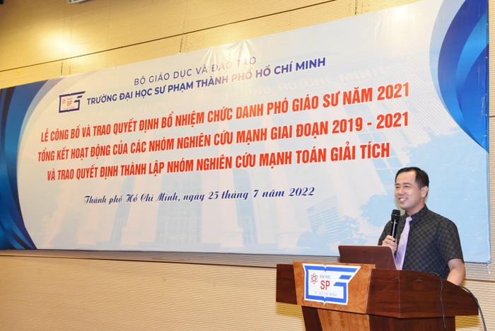 Giáo sư, Tiến sĩ Huỳnh Văn Sơn phát biểu tại buổi Lễ.