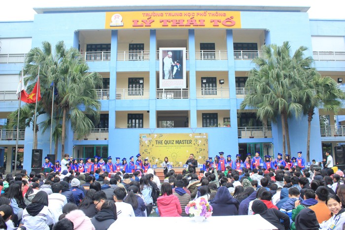 Học sinh Trường Trung học phổ thông Lý Thái Tổ trong một buổi ngoại khóa tiếng Anh.