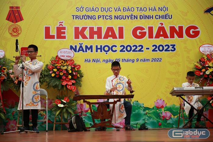Các tiết mục văn nghệ tại lễ khai giảng Trường Phổ thông cơ sở Nguyễn Đình Chiểu.