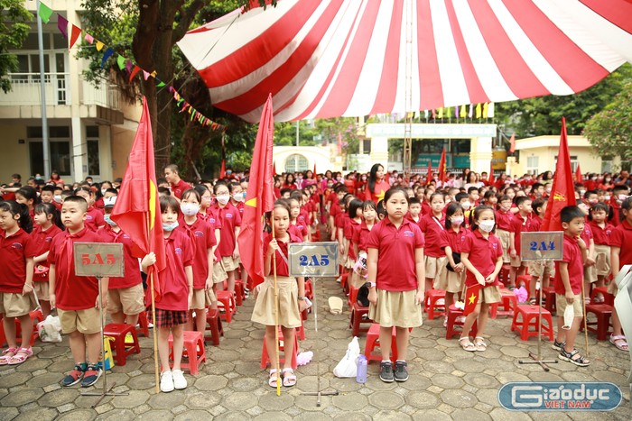Buổi lễ khai giảng tại Trường Phổ thông cơ sở Nguyễn Đình Chiểu.