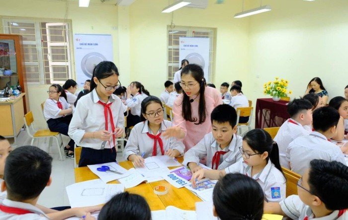 Cô Phương Anh cho biết, nhà trường đang từng bước gỡ khó để hoạt động dạy học đạt mục tiêu đã đặt ra. (Ảnh: NVCC)