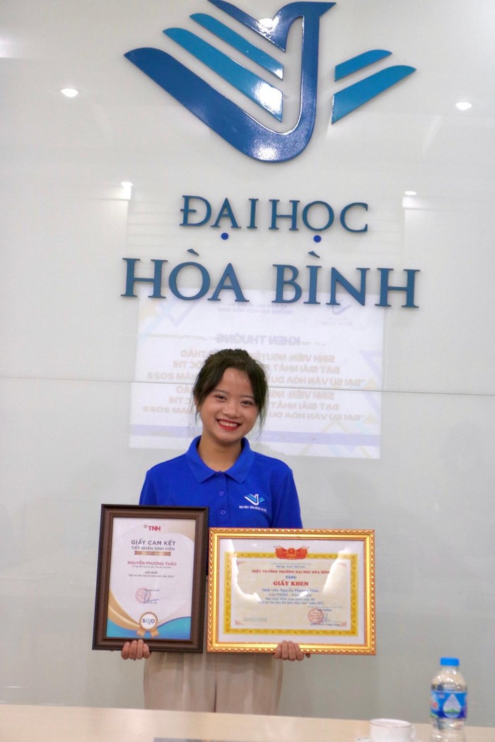 Sinh viên Nguyễn Phương Thảo đạt giải Nhất cuộc thi Đại sứ văn hóa Du lịch được nhà trường khen thưởng và được doanh nghiệp tiếp nhận làm việc.