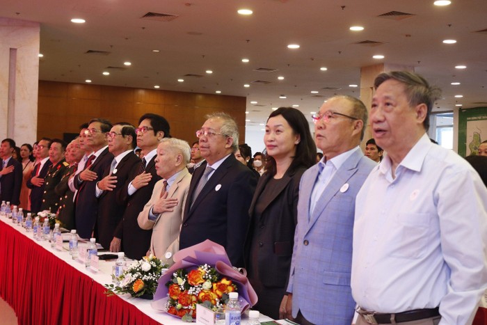 Lễ khai giảng có sự tham dự của nguyên Phó Thủ tướng Chính phủ Phạm Gia Khiêm, các chuyên gia giáo dục, chuyên gia kinh tế uy tín và khách mời danh dự là Huấn luyện viên trưởng đội tuyển bóng đá nam quốc gia Việt Nam- Park Hang Seo