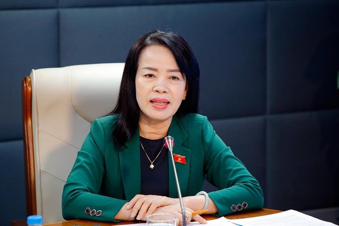 Phó Chủ nhiệm Ủy ban Xã hội của Quốc hội Nguyễn Thị Kim Thúy chia sẻ tại tọa đàm. (Ảnh: Báo Đại biểu Nhân dân)
