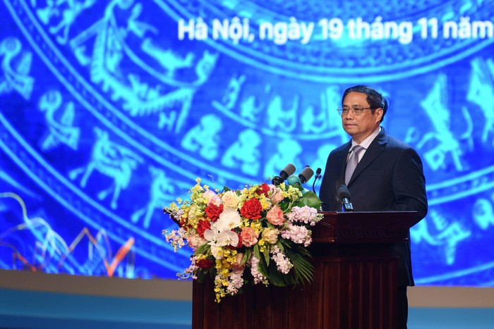 Thủ tướng Chính Phủ Phạm Minh Chính chia sẻ tại buổi Lễ kỷ niệm 40 năm Ngày Nhà giáo Việt Nam. (Ảnh: Bộ Giáo dục và Đào tạo)