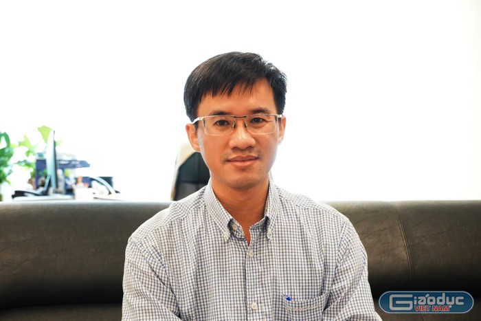Phó Giáo sư Nguyễn Hải Đăng chia sẻ mong muốn làm cầu nối giữa ngành hóa học và ngành sinh học. (Ảnh: Nguyên Phương)