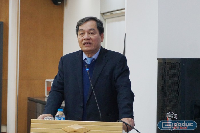 Phó Giáo sư, Tiến sĩ Trần Đức Quý – Hiệu trưởng Trường Đại học Công nghiệp Hà Nội chia sẻ tại tọa đàm (Ảnh: Linh Trang)