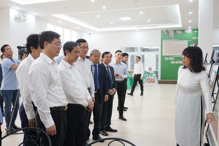 Bộ trưởng Nguyễn Kim Sơn và đoàn công tác Bộ Giáo dục và Đào tạo đã có chuyến thăm và làm việc với Trường Đại học Đông Á.