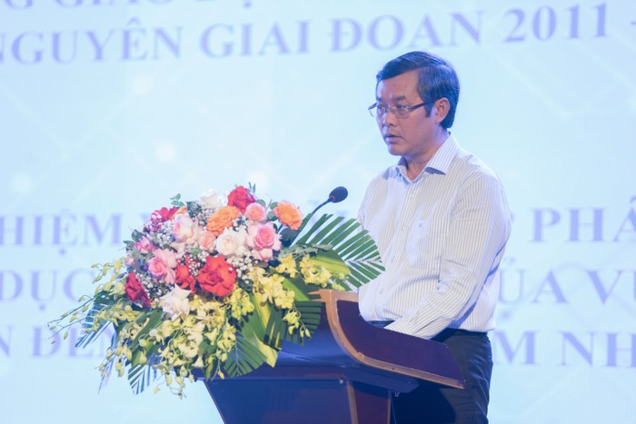 Thứ trưởng Nguyễn Văn Phúc chia sẻ tại Hội nghị. Ảnh: Bộ Giáo dục và Đào tạo