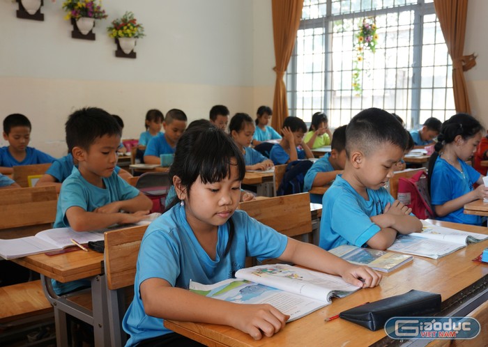 Ngành giáo dục tỉnh Đắk Lắk đã nỗ lực để chọn được những bộ sách tốt nhất, phù hợp nhất cho thầy cô, cho học sinh. Ảnh: Nguyên Phương