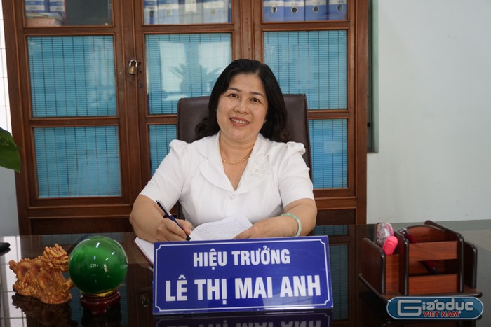 Nhà giáo Lê Thị Mai Anh - Hiệu trưởng Trường Trung học cơ sở Phan Bội Châu. Ảnh: Nguyên Phương
