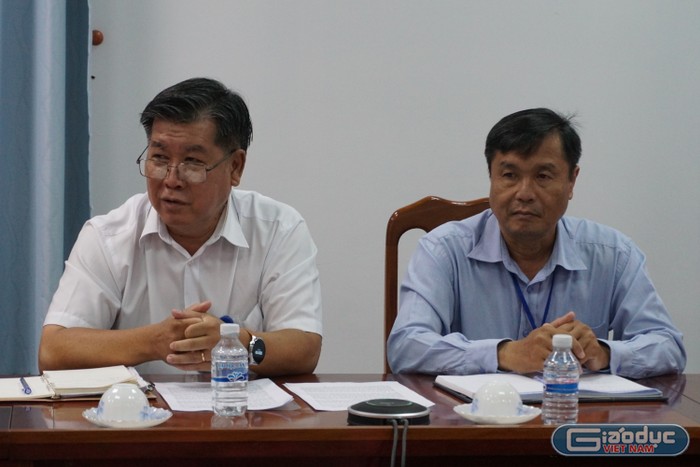 Thầy Nguyễn Minh Trí (bên trái) – Trưởng Phòng Đào tạo, Trường Đại học Cần Thơ chia sẻ tại chương trình làm việc.