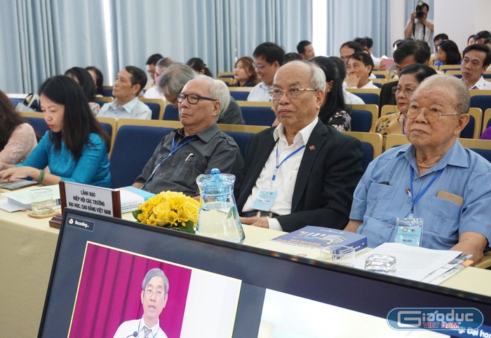 Lãnh đạo Hiệp hội Các trường đại học, cao đẳng Việt Nam tham dự Hội thảo khoa học.