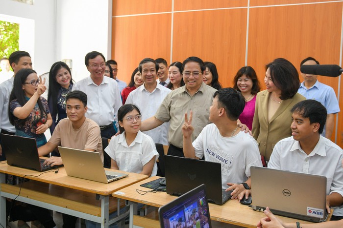 Thủ tướng Phạm Minh Chính đã tới thăm Trung tâm Hỗ trợ phát triển giáo dục hoà nhập thuộc Trường Cao đẳng Sư phạm Trung ương.