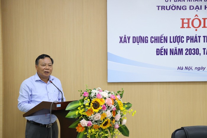 Phó Bí thư Thành ủy Hà Nội Nguyễn Văn Phong trao đổi tại Hội thảo.
