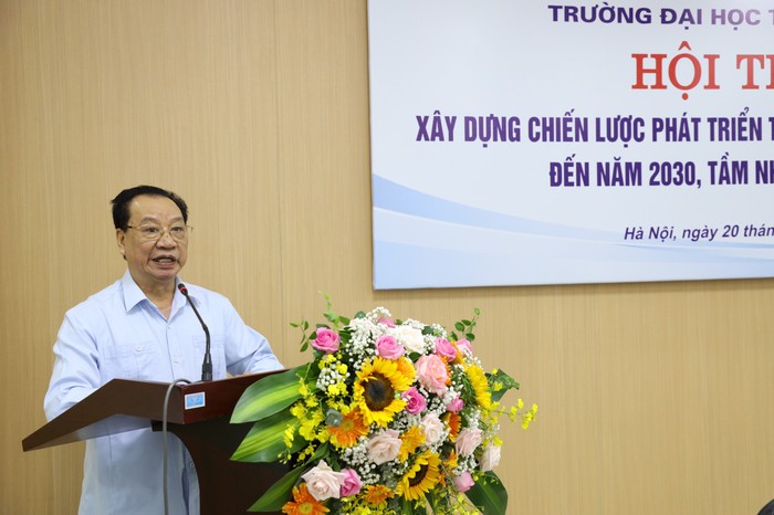 Giáo sư Phùng Hữu Phú góp ý cho chiến lược phát triển Trường Đại học Thủ đô Hà Nội.