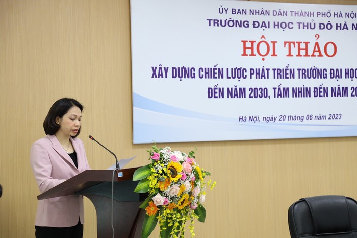 Bà Vũ Thu Hà, Phó Chủ tịch Ủy ban Nhân dân Thành phố Hà Nội phát biểu tại Hội thảo.
