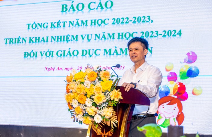 Ông Nguyễn Bá Minh, Vụ trưởng Vụ Giáo dục Mầm non, Bộ Giáo dục và Đào tạo báo cáo tại Hội nghị. Ảnh: Bộ Giáo dục và Đào tạo