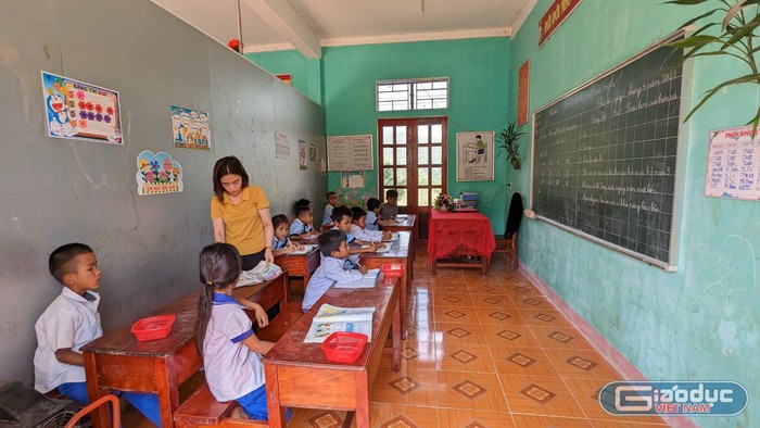 Ở các địa phương vùng cao, biệt phái giáo viên giúp khắc phục tình trạng thiếu giáo viên, đảm bảo việc dạy và học cho các trường. Ảnh minh hoạ: Trần Phương